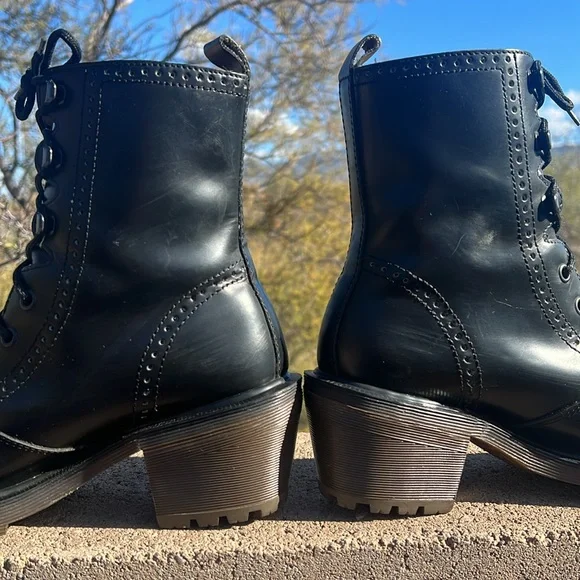 🏴󠁧󠁢󠁥󠁮󠁧󠁿 Dr. Martens Vintage Perforated Heeled Granny Style Boots UK 5